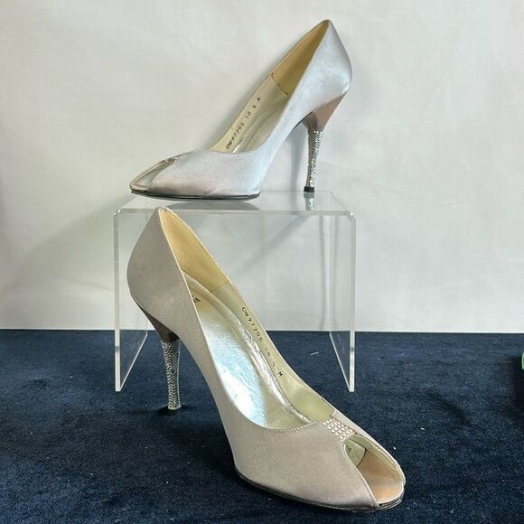 Stuart Weitzman Silver w Beaded Heel Peeptoe Heels - Picture 1 of 7